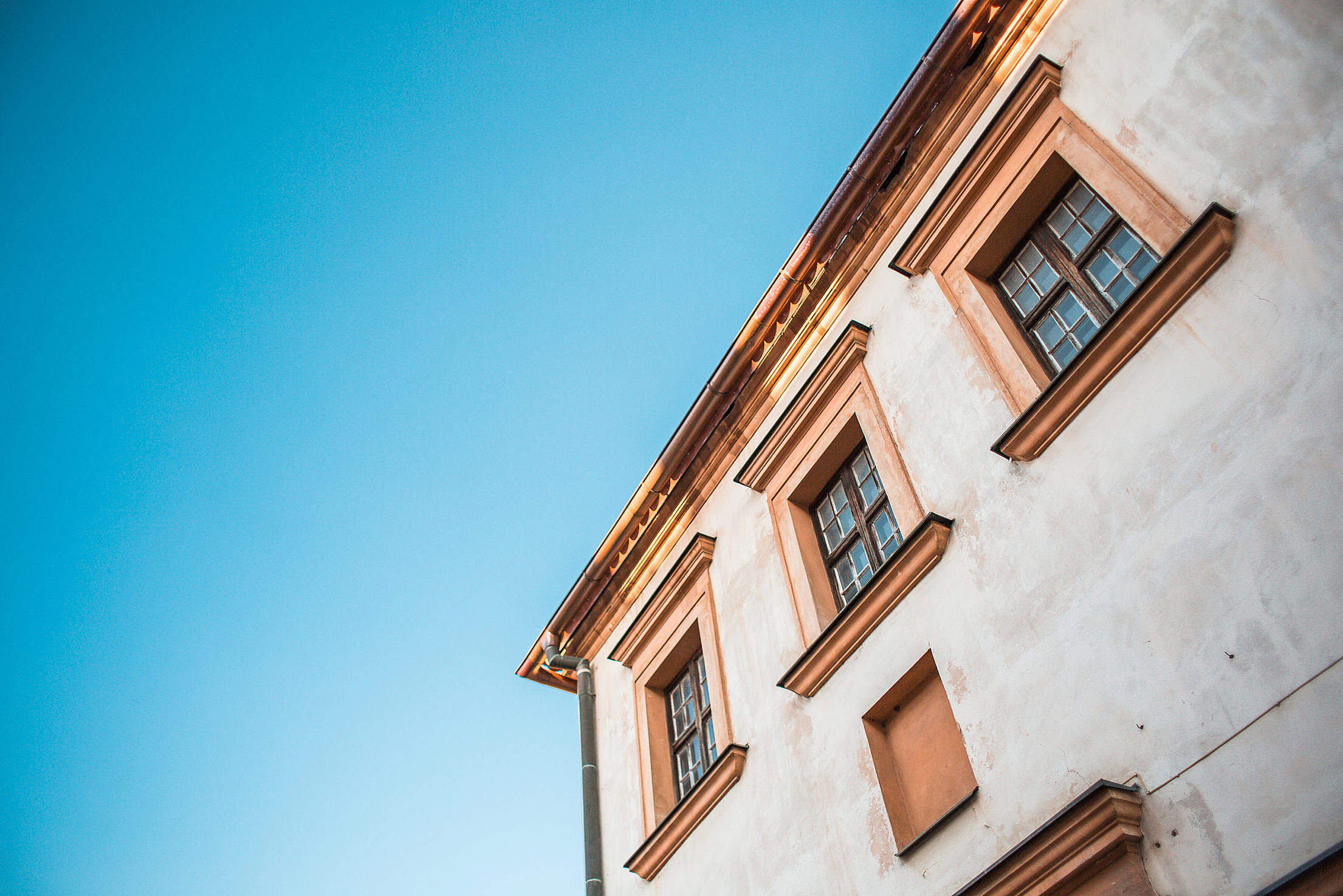 Jak ocieplić stary dom i cieszyć się przytulnym wnętrzem?